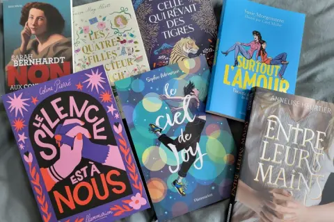 Top 10 des livres pour adolescent : "Le silence est à nous", "Le ciel de Joy", "Surtout l'amour" et d'autres récits captivants.