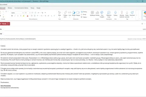 E-mail z propozycją narzędzia do komunikacji z wolontariuszami. Autorka zastanawia się, jak wkleić print screen z porównaniem opcji.
