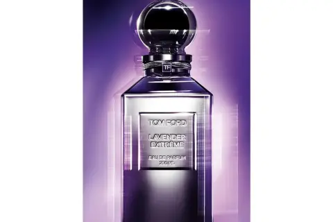 Elegancka butelka perfum Tom Ford Lavender Extreme w odcieniach fioletu.