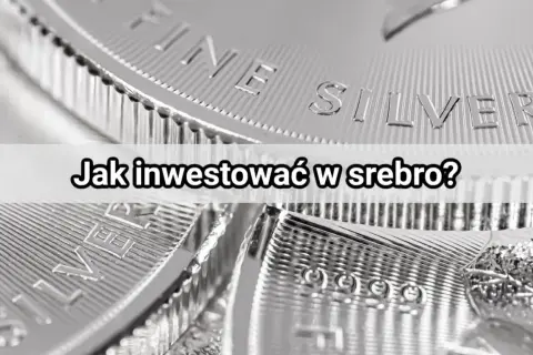 Zbliżenie na błyszczącą monetę z napisem "FINE SILVER". Pytanie "Jak inwestować w srebro?" sugeruje rozważenie tej formy inwestycji.