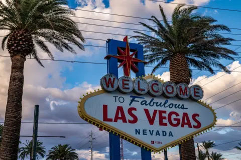 Przegląd auta przed wyjazdem do Las Vegas – checklist dla fanów rozrywki i podróży