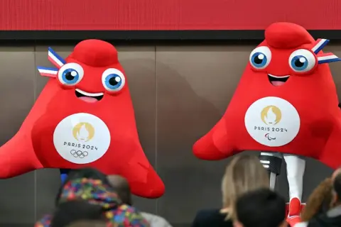 Czapka frygijska: Jak symbol wolności podbił świat i Smerfy?
