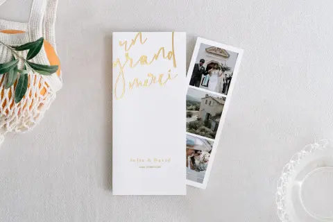 Carte "Un grand merci" pour les invités de mariage, avec des photos du couple et un texte de remerciement.