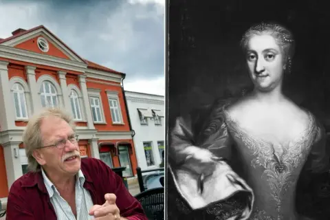 Man framför röd byggnad, bredvid porträtt av Ulrika Eleonora.