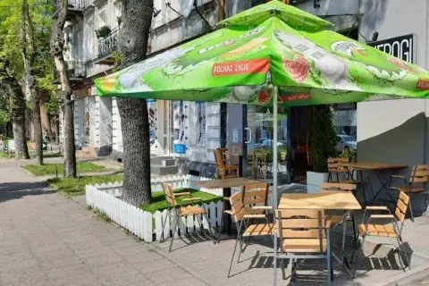 Piotrków Trybunalski: Gdzie zjeść? Odkryj najlepsze smaki miasta!
