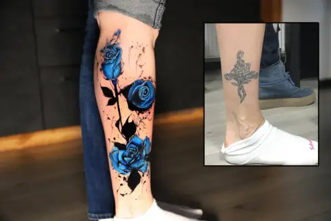 Ein beeindruckendes Blackwork Tattoo einer Frau: blaue Rosen mit Aquarell-Effekt auf dem Bein. Daneben ein altes Tattoo, das überarbeitet wurde.