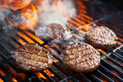 Jak przygotować mięso na burgera? Soczystość i perfekcyjna tekstura