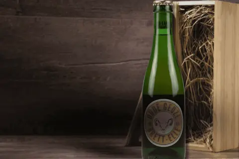 Bottiglia di birra Oude Geuze Brett-Elle, con scatola di legno e paglia. Un brindisi alla vita, evitando le mort subite.