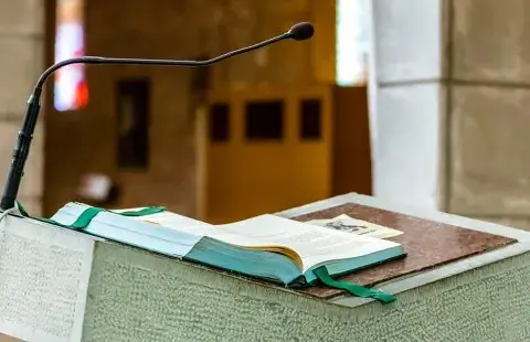 Jak czytać czytanie w kościele, aby zaangażować słuchaczy i uniknąć błędów