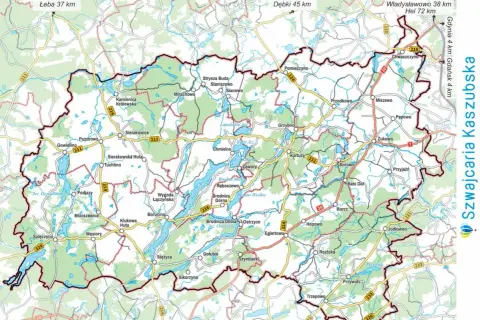 Mapa Szwajcarii Kaszubskiej z zaznaczonymi jeziorami, lasami i miejscowościami jak Kartuzy, Sierakowice, Chmielno. Atrakcje turystyczne regionu.