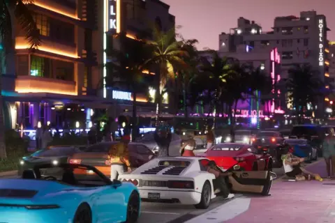 Nocne miasto w stylu Miami, pełne neonów i palm. Widać luksusowe samochody i ludzi, zapowiada się ekscytujący gta 6 gameplay.