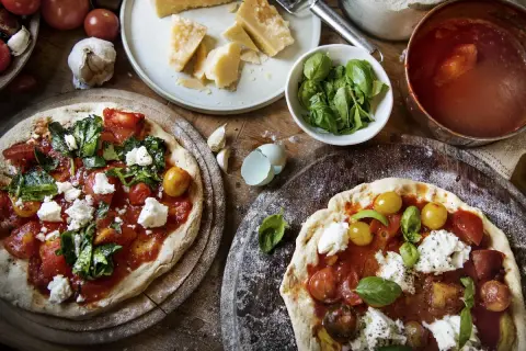 Ile kalorii mają 2 kawałki pizzy? Zaskakujące fakty o kaloriach