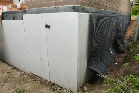 Czym izolować fundamenty? Ekspert radzi uniknij błędów!
