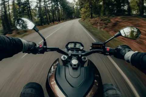 Bieszczady na motocykl: Odkryj najlepsze trasy i porady!