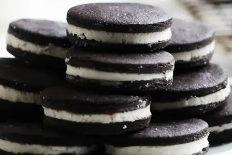 Domowe Oreo: Jak uzyskać idealnie czarny kolor? Pełny przepis!