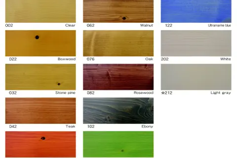 Échantillons de bois teints : du clair au teck, en passant par le bleu outremer et le vert vif. Chaque teinte lasure bois révèle la beauté naturelle du bois.