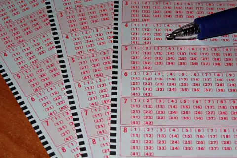 O której godzinie jest losowanie Eurojackpot? Sprawdź czas i daty!