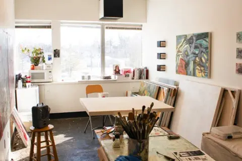 Transforma tu sótano en estudio de dibujo: Guía para un espacio ideal