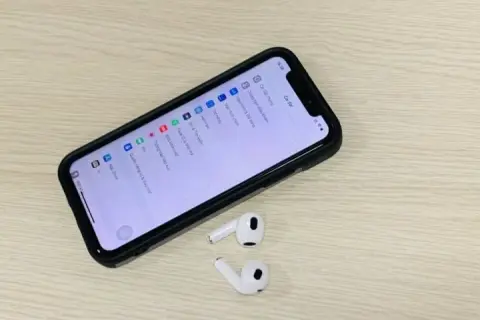 Jak wyłączyć dźwięk aparatu iPhone i robić zdjęcia dyskretnie