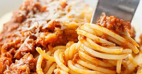 Idealny sos do spaghetti: prosty przepis, który zachwyci smakiem