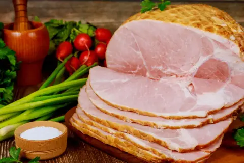 Ile kalorii ma szynka? Wybierz najlepszą na diecie!
