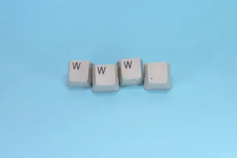 Przejmowanie wygasających domen .pl: Jak zdobyć cyfrowy skarb?