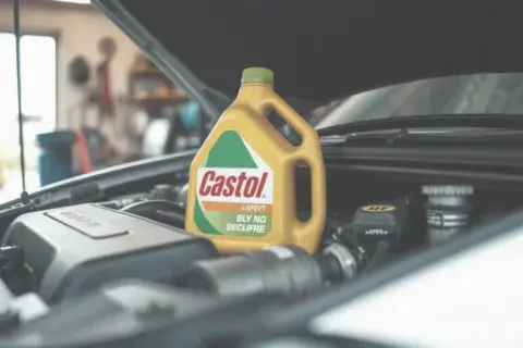 Motul czy Castrol - który olej zapewni lepszą ochronę silnika?