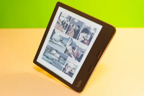 Liseuse Kobo affichant une bande dessinée. La mah batterie est pleine, prête pour une longue lecture.