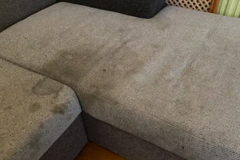 Usuń zaciągnięcia z kanapy: Sprawdzone metody i triki eksperta