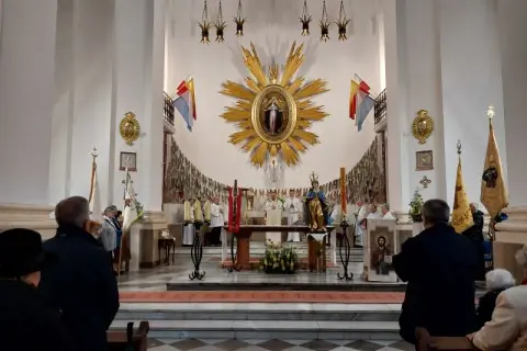 Czego nie wolno robić w kościele? Unikaj tych 10 błędów