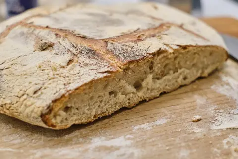 Dlaczego chleb nie rośnie w piekarniku? Oto najczęstsze przyczyny