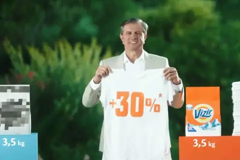 Kto reklamuje proszek Vizir? Poznaj ambasadora marki i jej wpływ