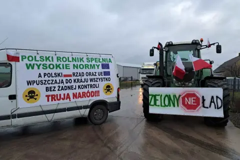 Rolnicy protestują przeciwko polityce rządu i UE. Na banerze: "Zielony nie ład".