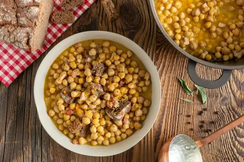 Minestra di Ceci: Ricetta Classica e Varianti per un Comfort Food Perfetto