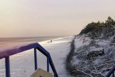 Kołobrzeg zimą: Odkryj spokój, jod i atrakcje poza sezonem!