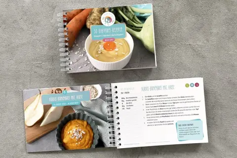 Babybrei-Kochbuch mit Rezepten für Mittagsbrei, Abendbrei und Nachmittagsbrei. Ein Rezept zeigt Kürbis-Birnenbrei mit Hirse.