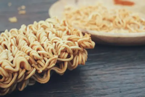 Zupki chińskie: Rakotwórcze? Prawda o makaronie instant