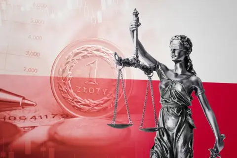Temida z wagą i monetą 1 złoty, symbol sprawiedliwości i finansów. Sygnalista w pracy, dbający o uczciwość.