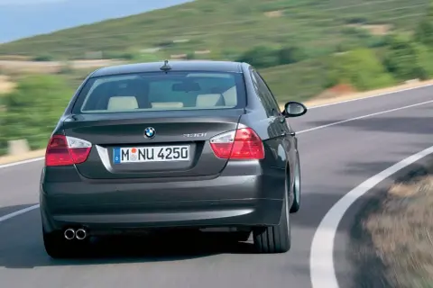 Ile oleju potrzebuje BMW E90 2.0 benzyna? Sprawdź, aby uniknąć problemów