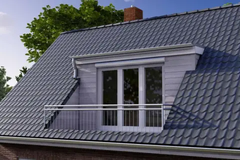 Moderne dach loggia mit Glastüren und Geländer, umgeben von einem grauen Ziegeldach und grünen Bäumen.