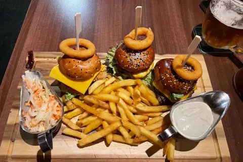 Harrachov: Gdzie zjeść? Najlepsze restauracje, ceny i porady!