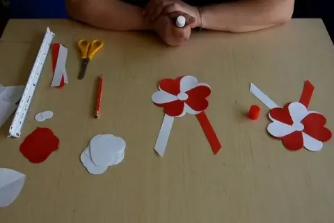 Proste sposoby na kotylion DIY – stwórz piękną ozdobę patriotyczną