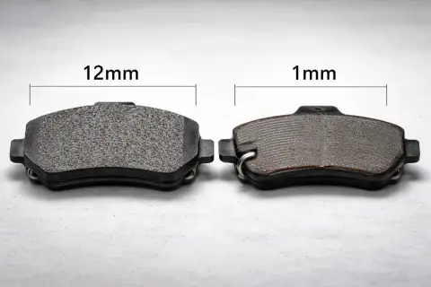Comparaison de deux plaquettes de frein : une neuve de 12mm et une usée de 1mm.