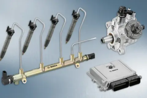 Bosch common rail diesel-komponenter: insprutningsmunstycken, bränslerör, pump och styrenhet.