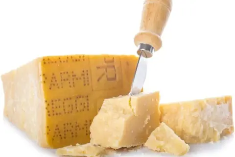 Gdzie kupić parmezan w Polsce? Sprawdź najlepsze oferty i sklepy