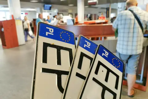 Tablice rejestracyjne w urzędzie. Szybka rejestracja pojazdu online to przyszłość.