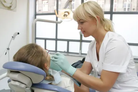 Dentysta NFZ 2026: Twój przewodnik po darmowym leczeniu zębów