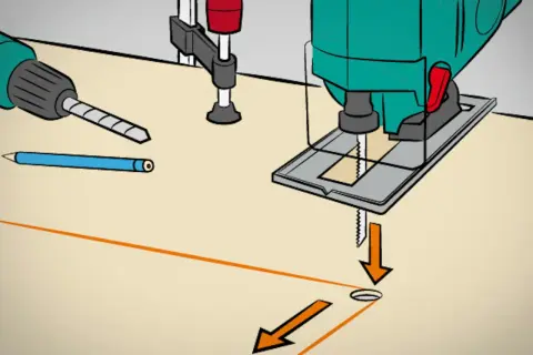 Seghetto alternativo pronto per tagliare piastrelle seguendo le linee tracciate. Trapano e matita a portata di mano.
