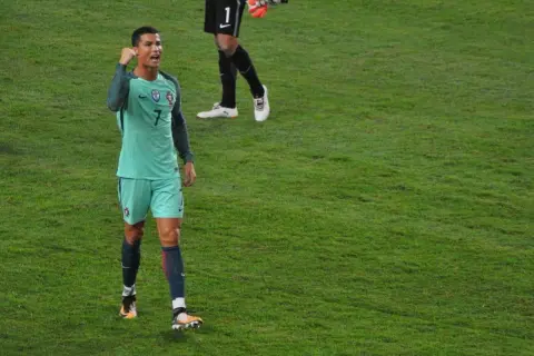 Zarobki Ronaldo na godzinę – jak oblicza się te niewiarygodne kwoty?