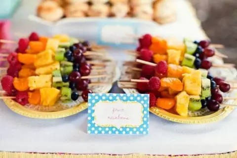 Pomysły na smaczne jedzenie na kinder party, które uwielbią dzieci